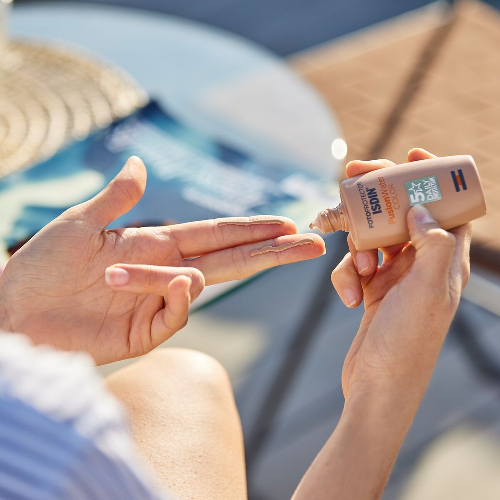 isdin Fusion Water Color Medium Crème solaire visage teintée Ultra-légère SPF50