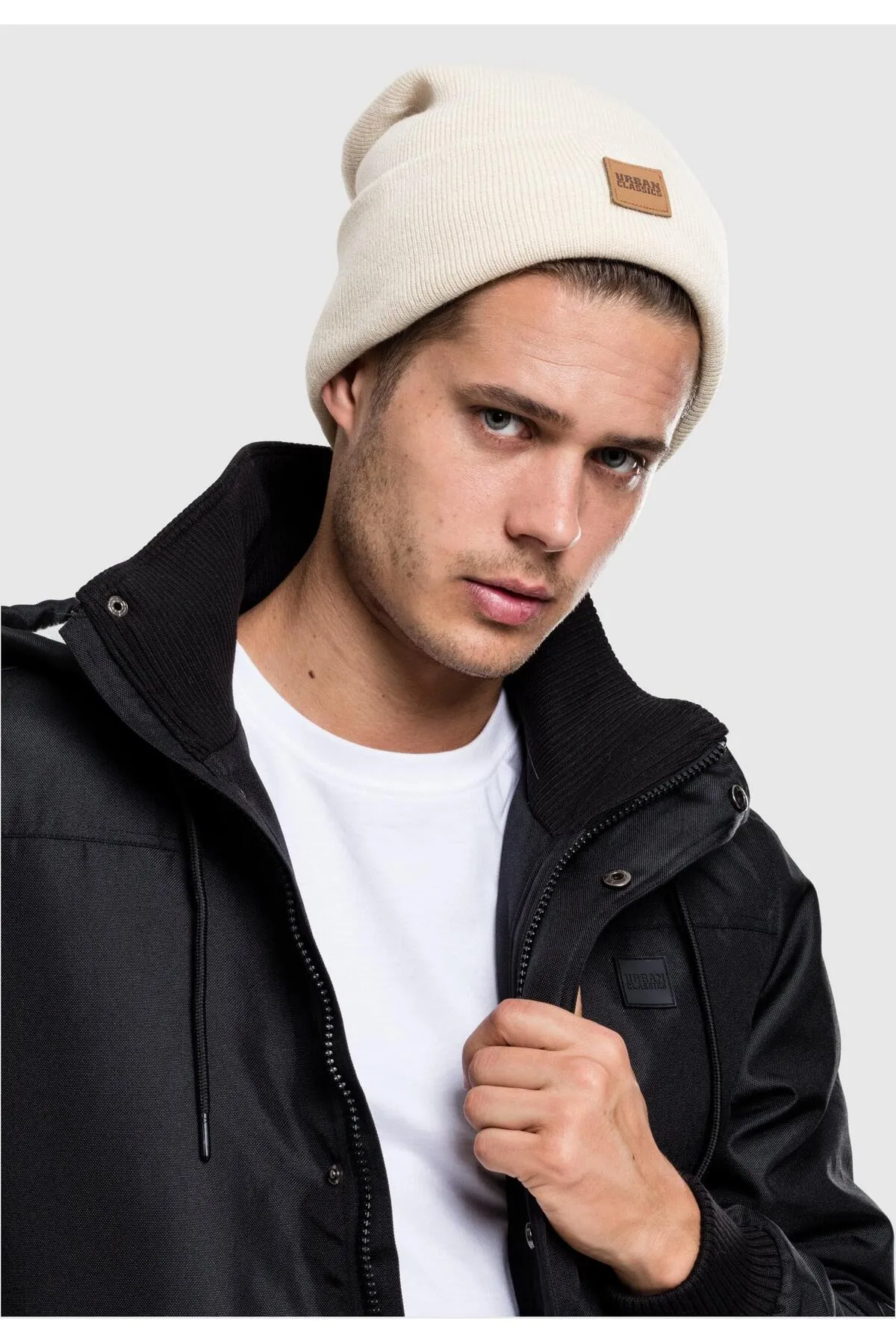 Urban Classics  Unisex Lange Beanie mit Kunstlederpatch