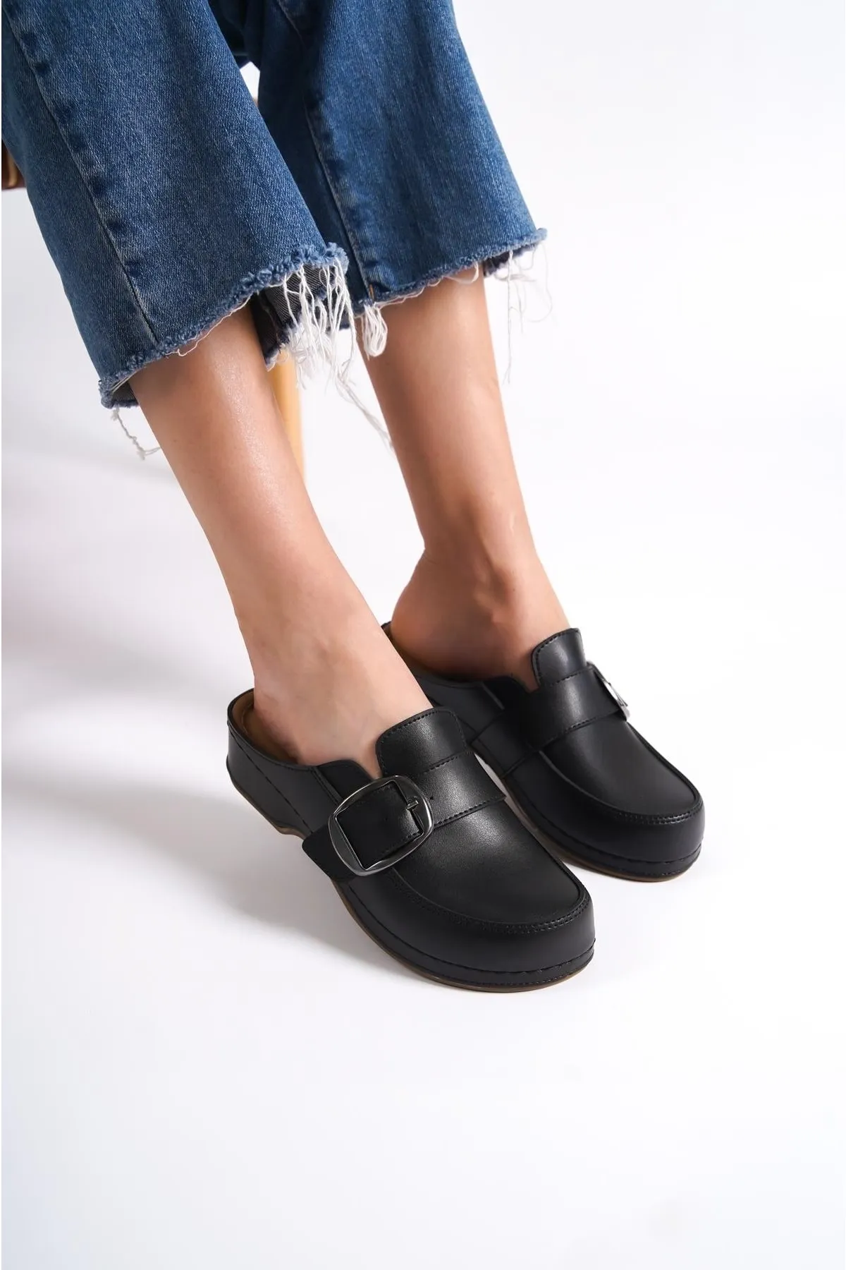 Capone Outfitters  Anatomisch weiche, bequeme Mutterhausschuhe mit Keilabsatz