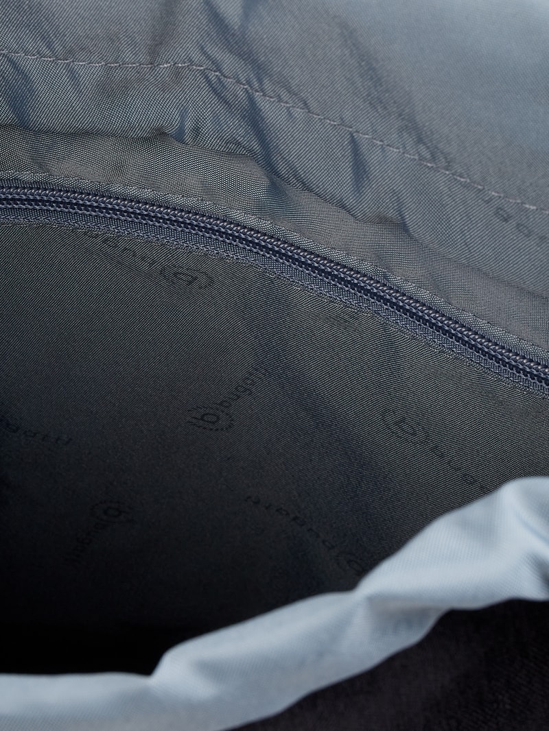 Rucksack mit Klickverschluss in schwarz