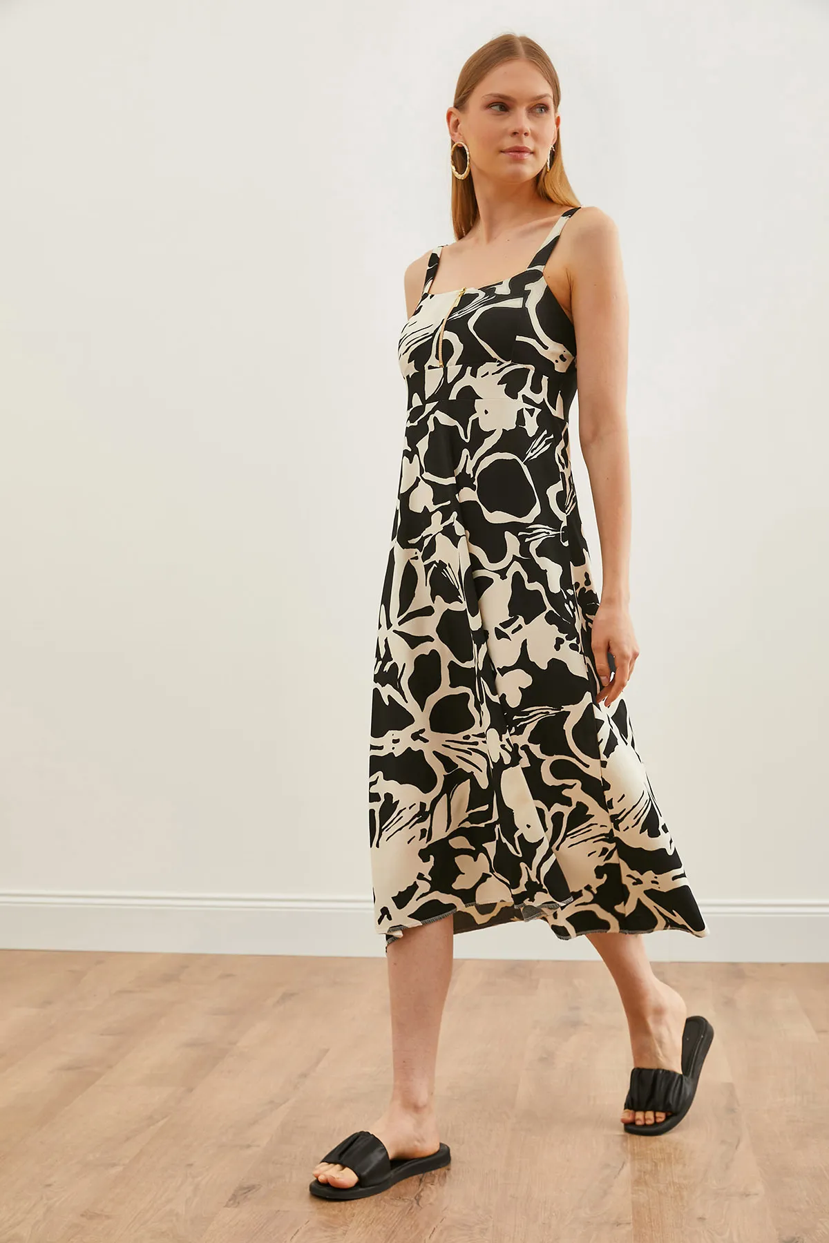 Olalook  Schwarz-weißes Strickkleid mit Muster und Reißverschluss für Damen ELB-19000615