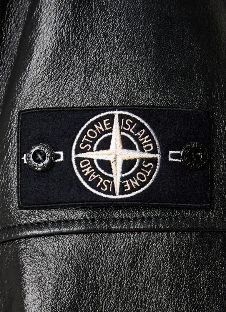 Jachetă bomber Stone Island BB7BC din piele de miel cu buzunare cu fermoar.