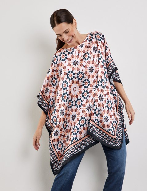 Gemusterter Poncho