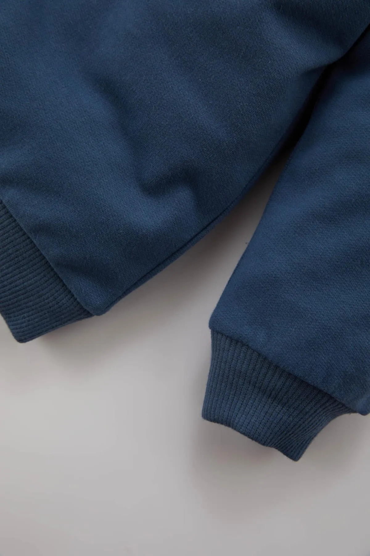 DeFacto  Zweiteilige Sweatshirts mit Rundhalsausschnitt und sportlichem Aufdruck für Babys, die innen weich flauschig sind