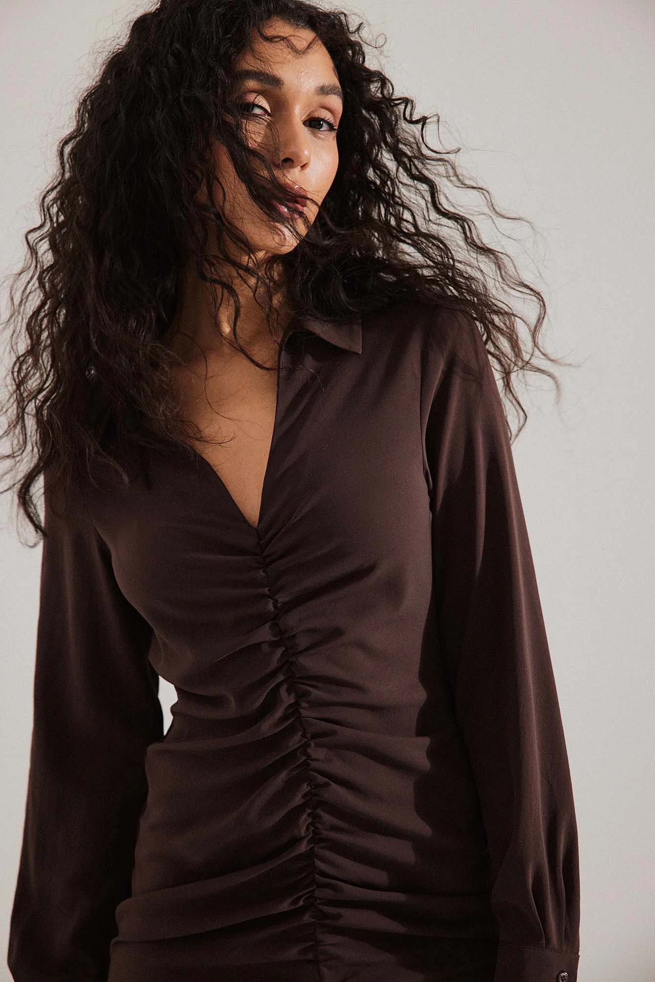 Midikleid mit Rüschen vorne