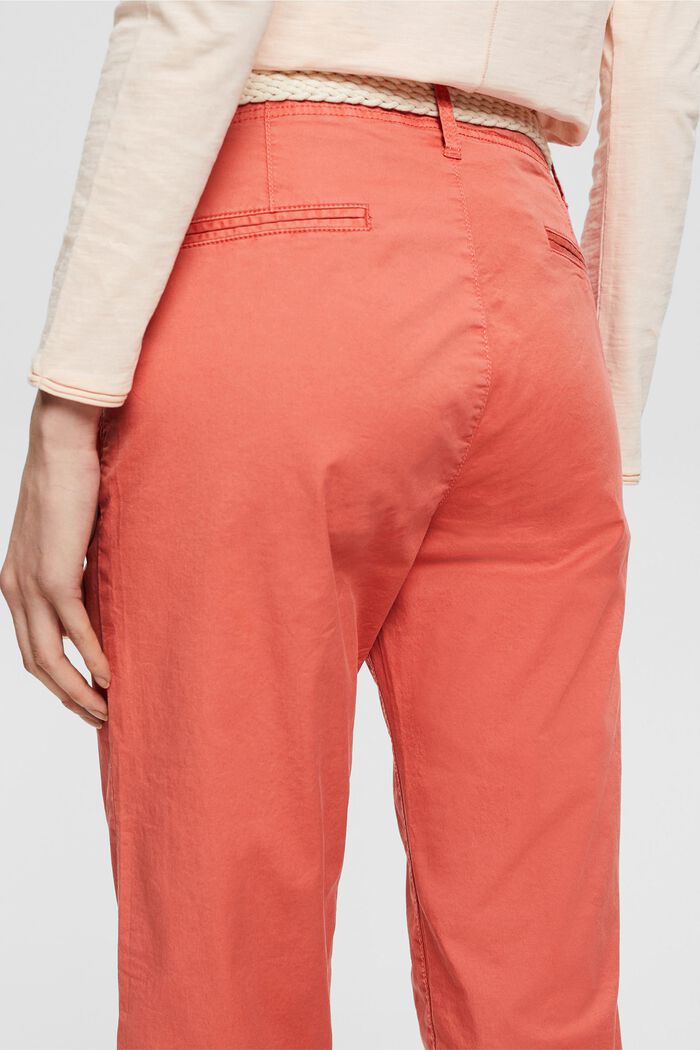 Chino mit Flechtgürtel