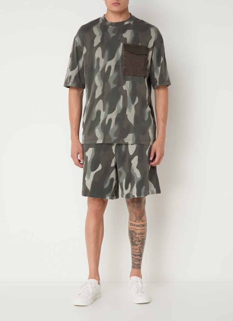 T-shirt Armani Exchange con stampa mimetica e taschino sul petto.
