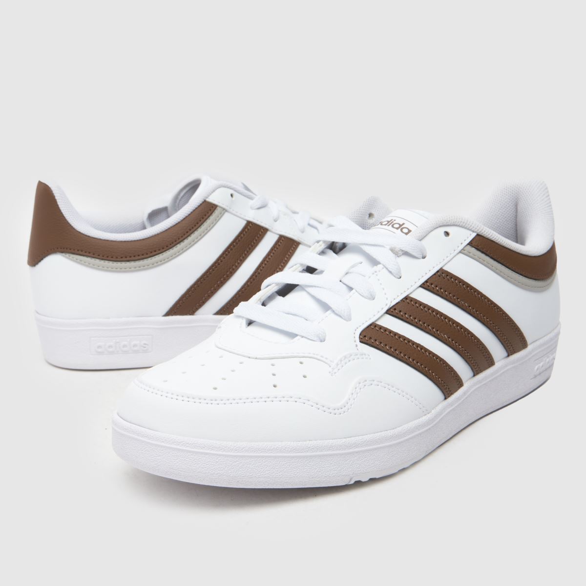 adidas hoops 4.0 träningsskor i brunt och vitt