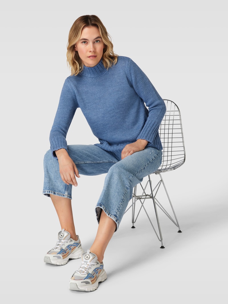 Strickpullover in unifarbenem Design mit Stehkragen in rauchblau