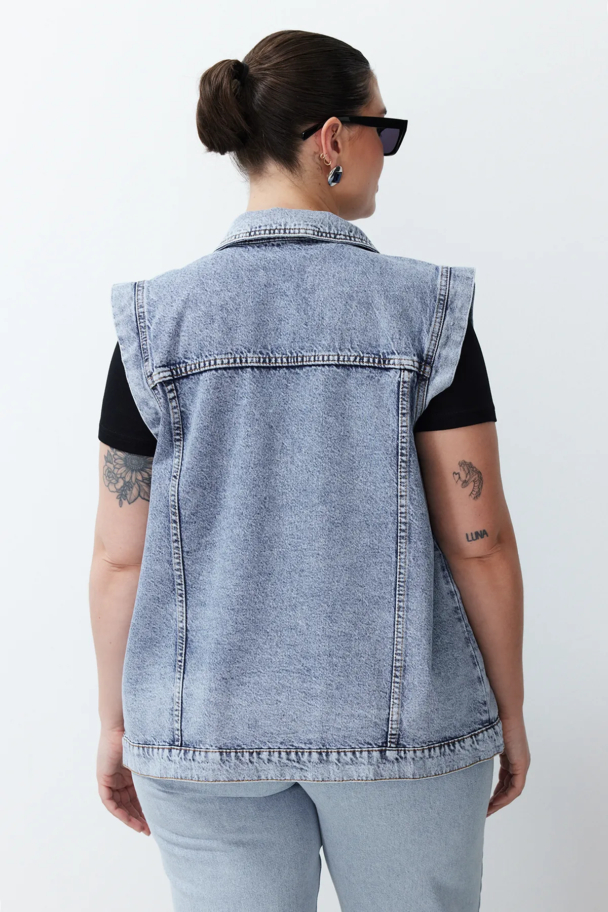 Trendyol Curve  Hellblaue Jeansweste TBSSS24BH00004
