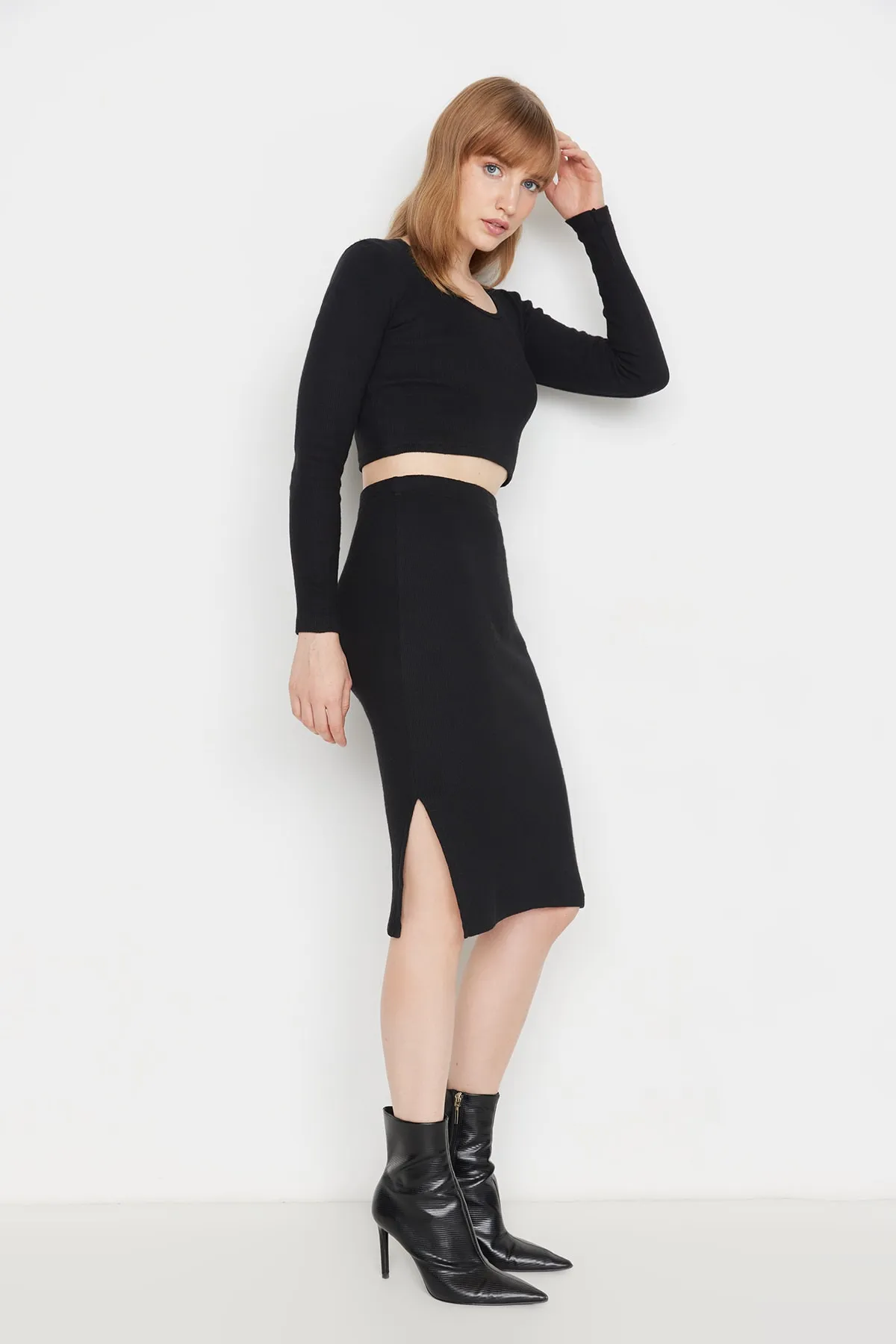 Trendyol Collection  Schwarzes Strickoberteil und -unterteil mit Schlitz und quadratischem Kragen, TWOAW23AU00271