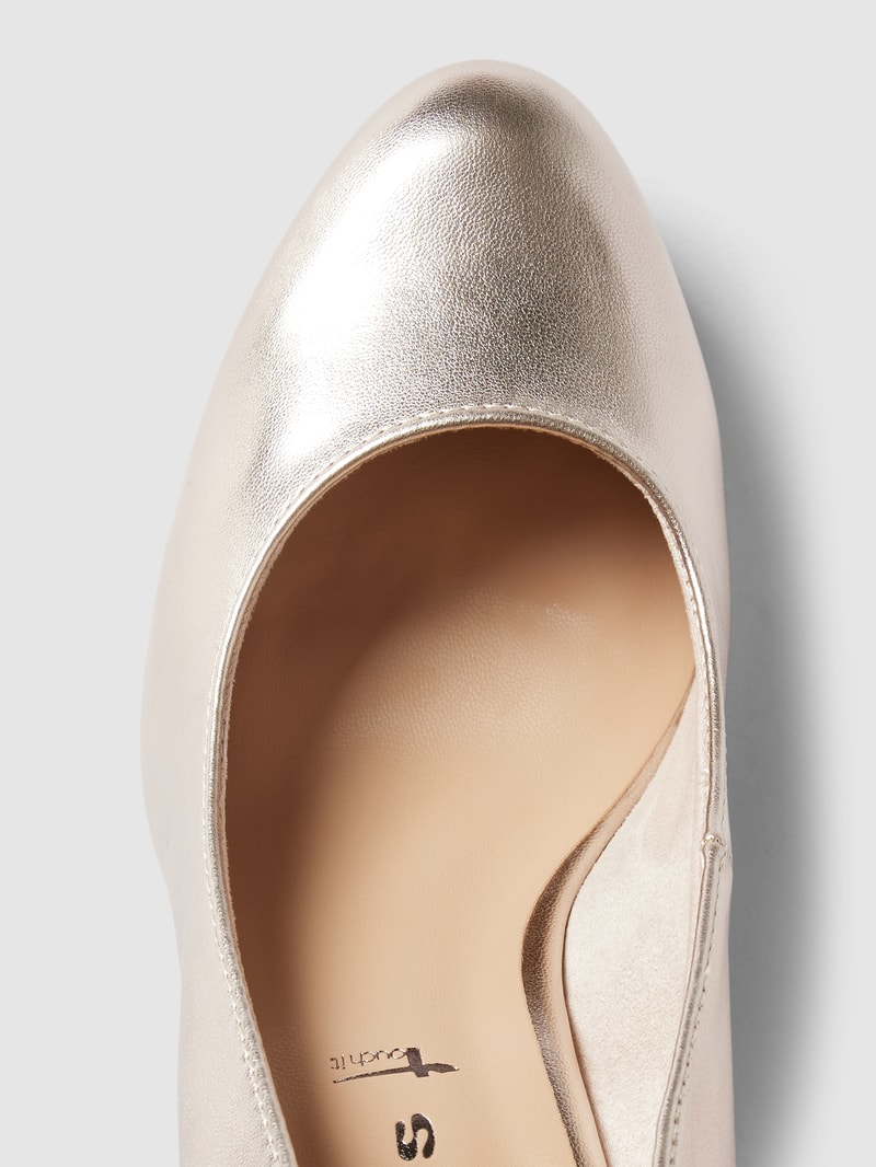 Pumps im Metallic-Look in gold