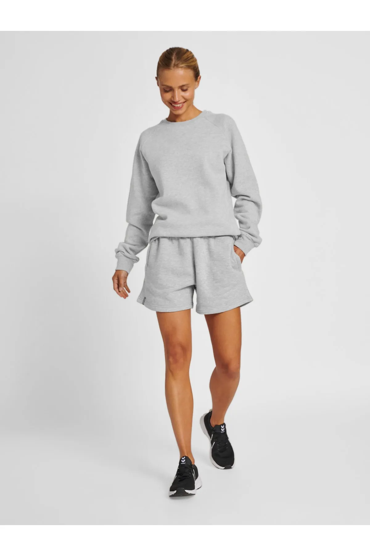 hummel  hmlRED BASIC SWEAT SHORTS WOMAN