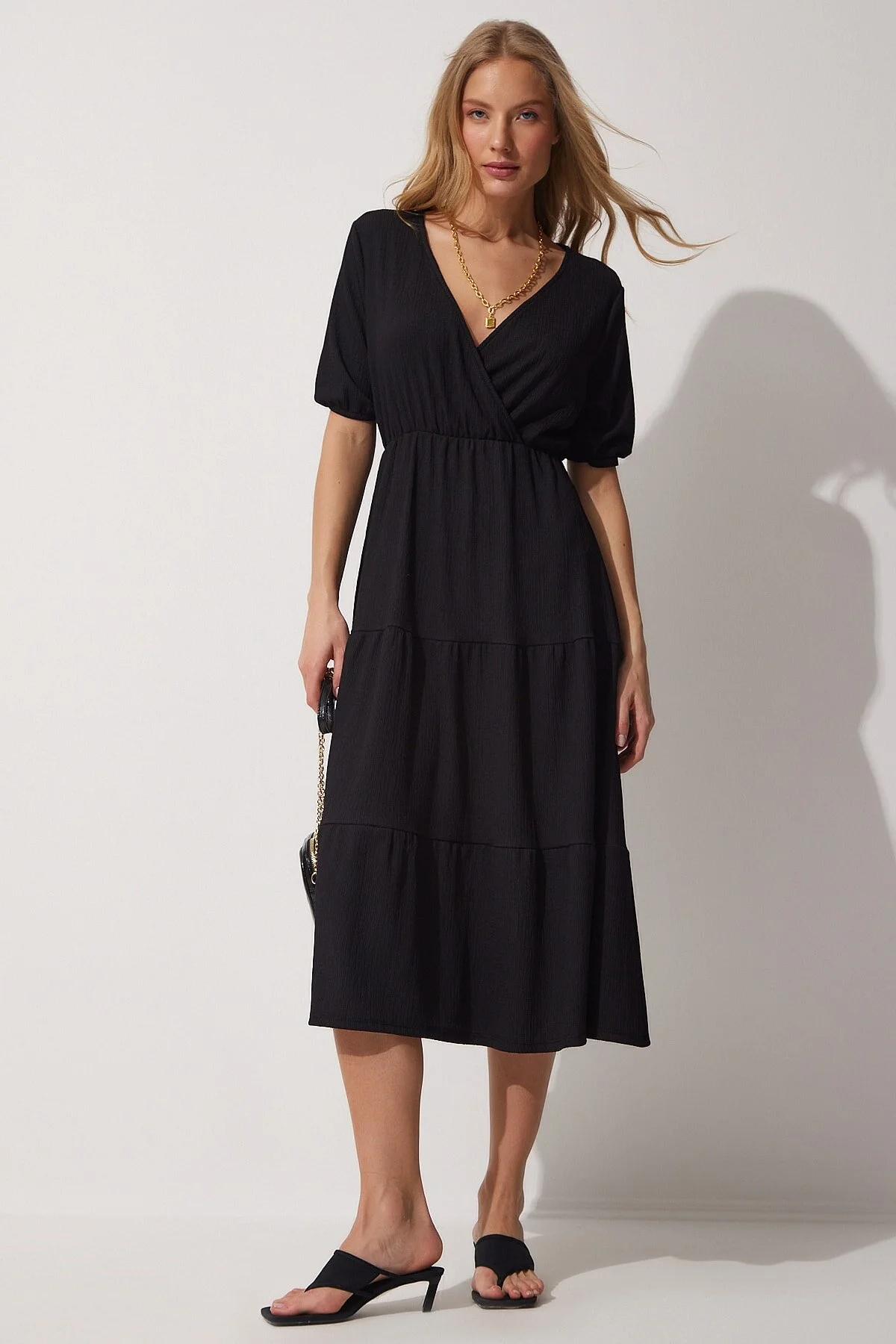 Happiness İstanbul  Schwarzes Sommerstrickkleid mit Wickelkragen für Damen UB00026