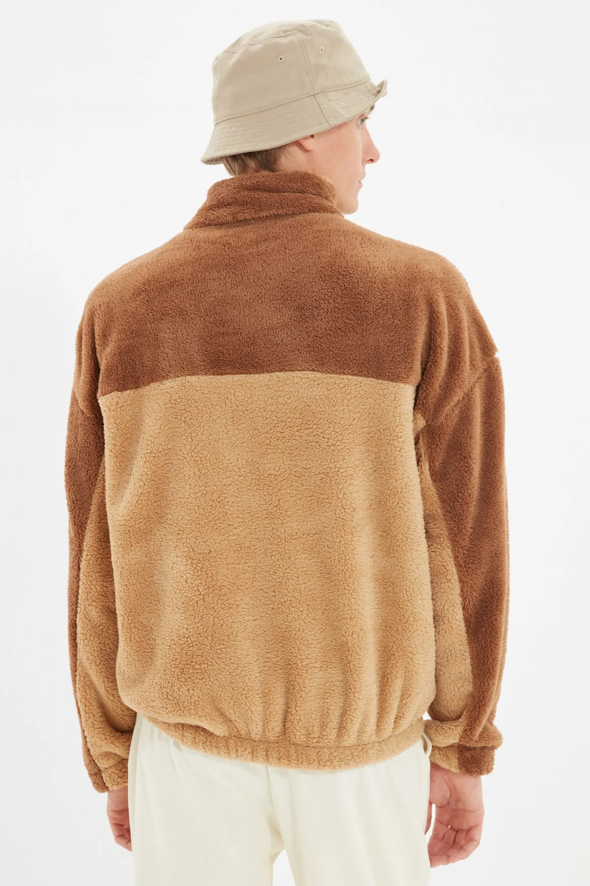Trendyol Collection  Camel Unisex-Sweatshirt in Übergröße/Weitschnitt, Farbblock, minimale Stickerei, warmes Plüsch-Sweatshirt TMNAW22SW1477