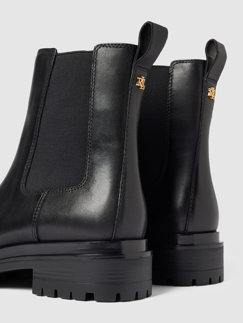 Chelsea Boots mit Gummieinsätzen Modell 'CORINNE' in schwarz