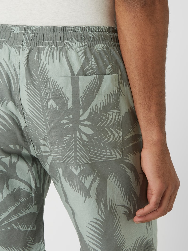 Shorts mit floralem Allover-Muster in lindgrün