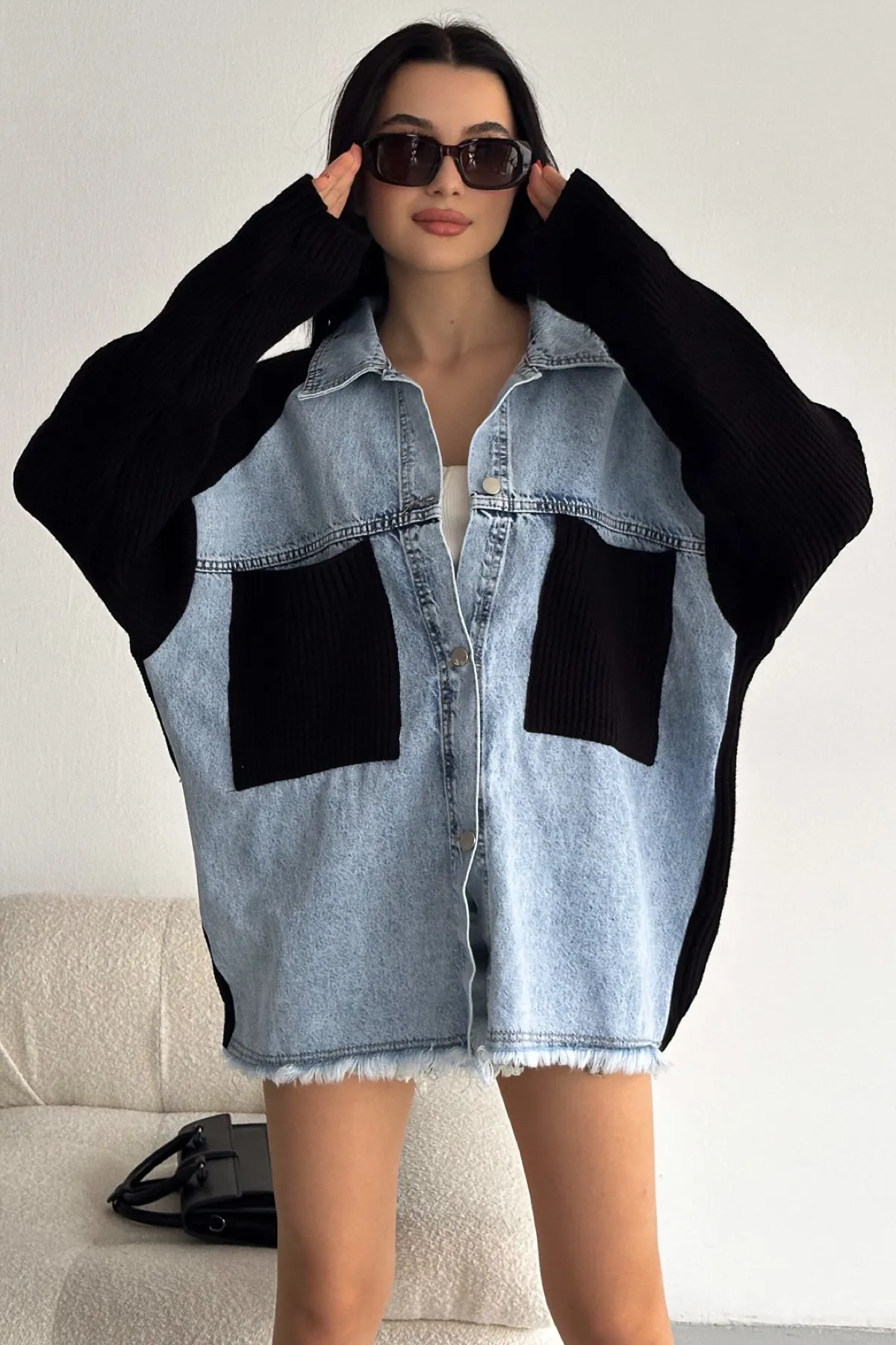 FEMELLE  Damen-Cardigan aus schwarzem, übergroßem Jeans-Jeansgarn mit Ärmeln und Taschen