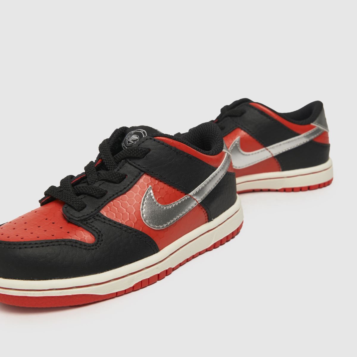 Nike svarta & röda Dunk Low pojkar småbarnsskor