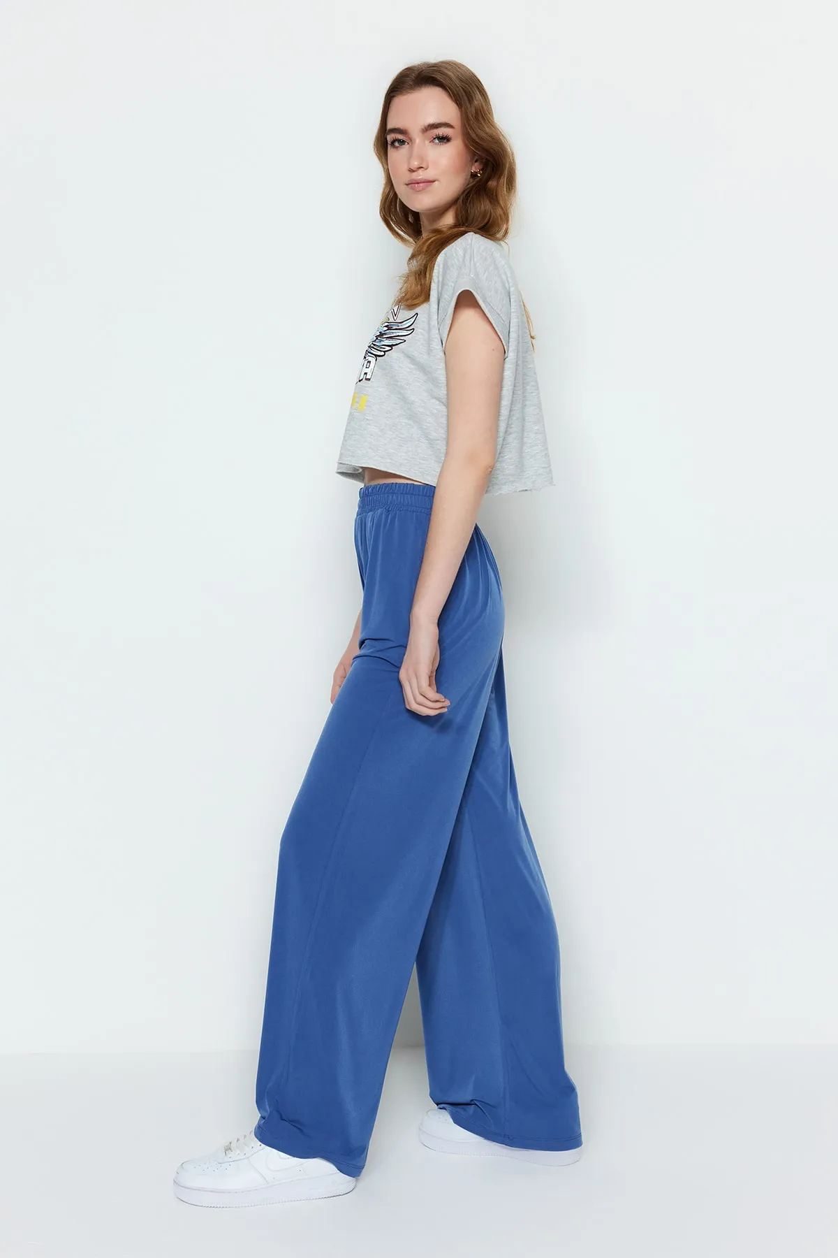 Trendyol Collection  Indigofarbene, dehnbare Strickhose mit weitem Bein und hoher Taille TWOSS23PL00129