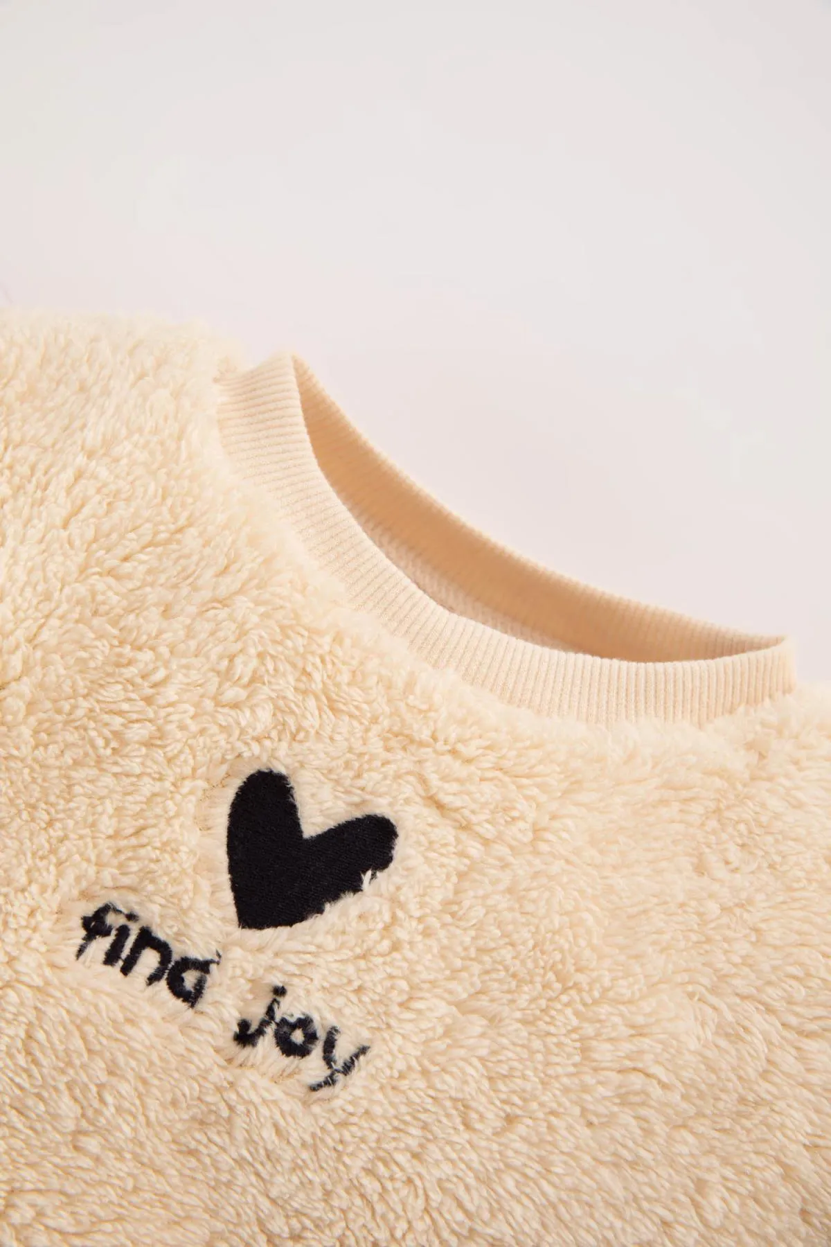DeFacto  Plüsch-Sweatshirt-Jogginghose mit Herzmuster für Babys, 2er-Set