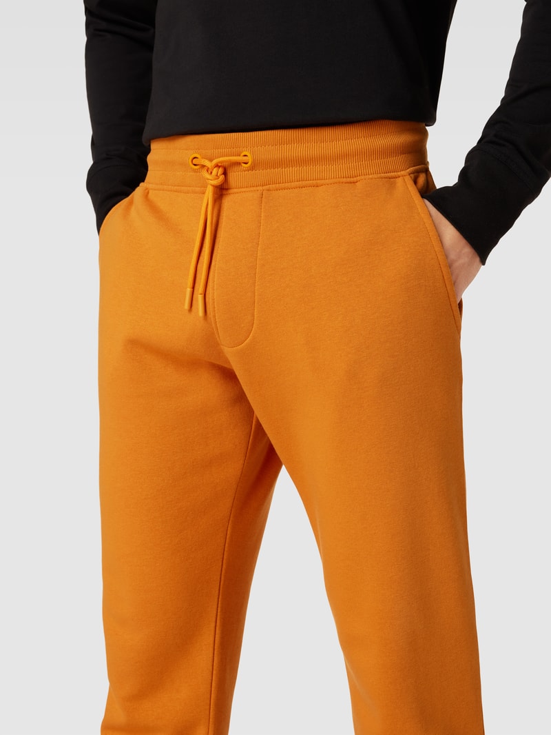Sweatpants mit Eingrifftaschen in dunkel orange