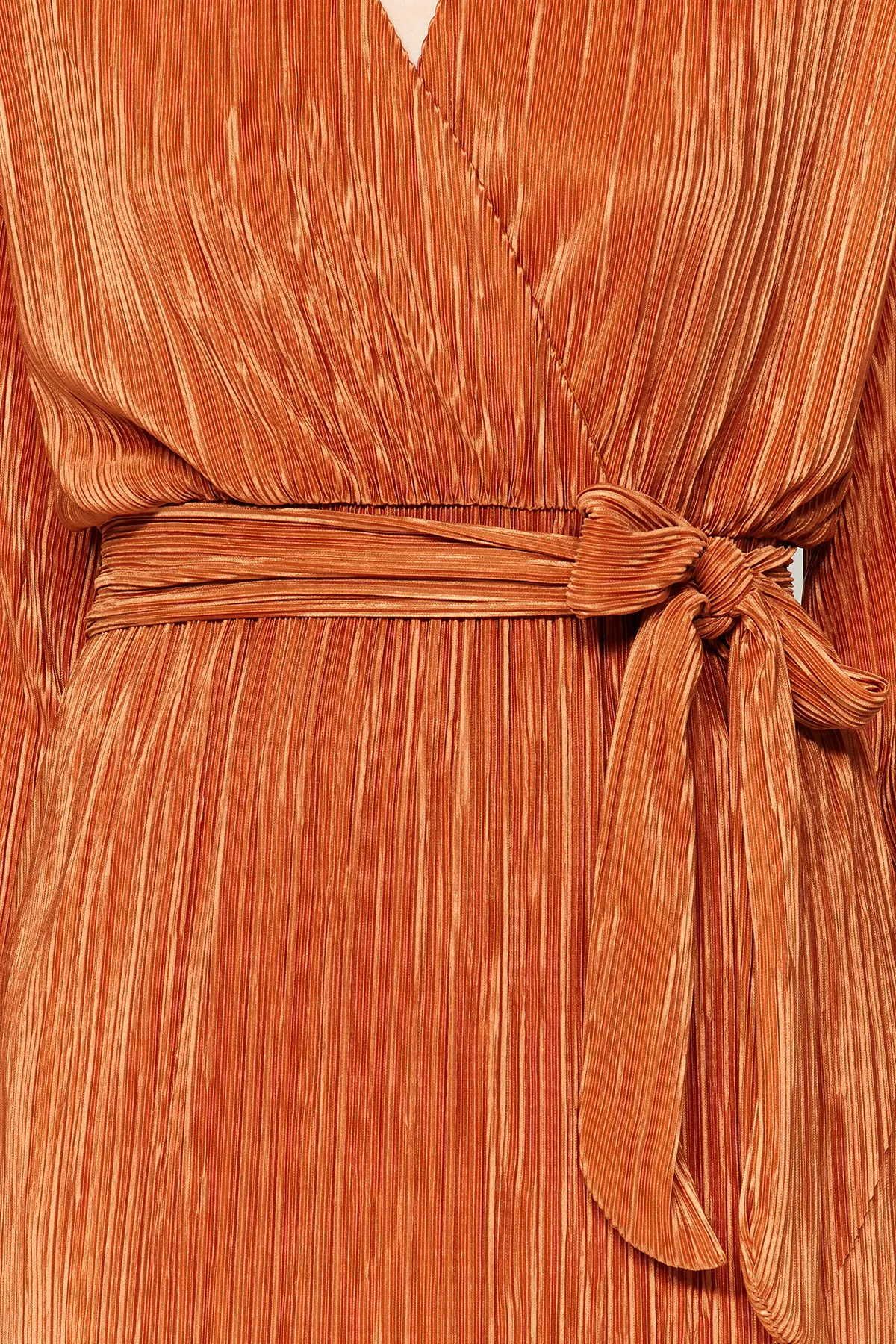 Trendyol Collection  Elegantes Abendkleid mit Zimt-Gürtel und Taillenöffnung/Skater-Strick, gefüttert und plissiert TPRAW24EL00108