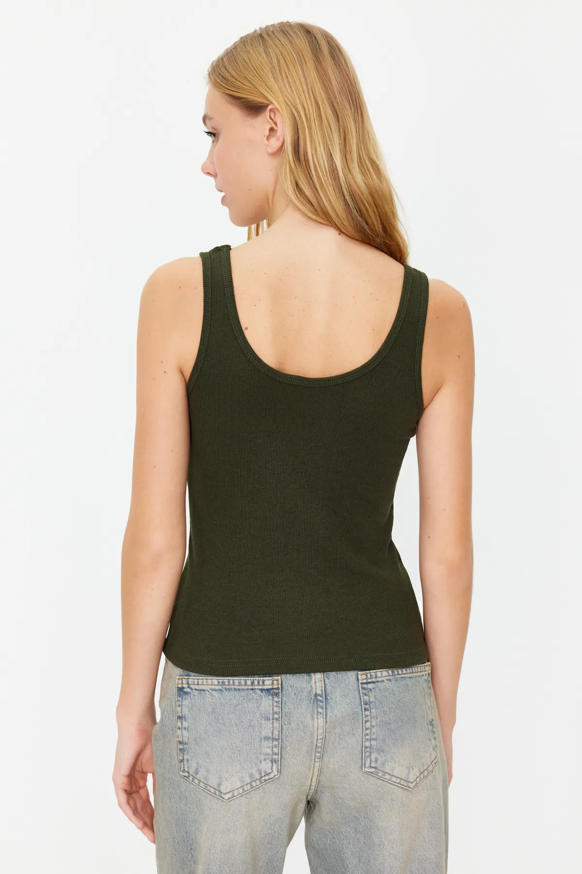 Trendyol Collection  Khakifarbenes, geripptes, flexibles Strickunterhemd mit Pool-Ausschnitt TWOSS22AL0042