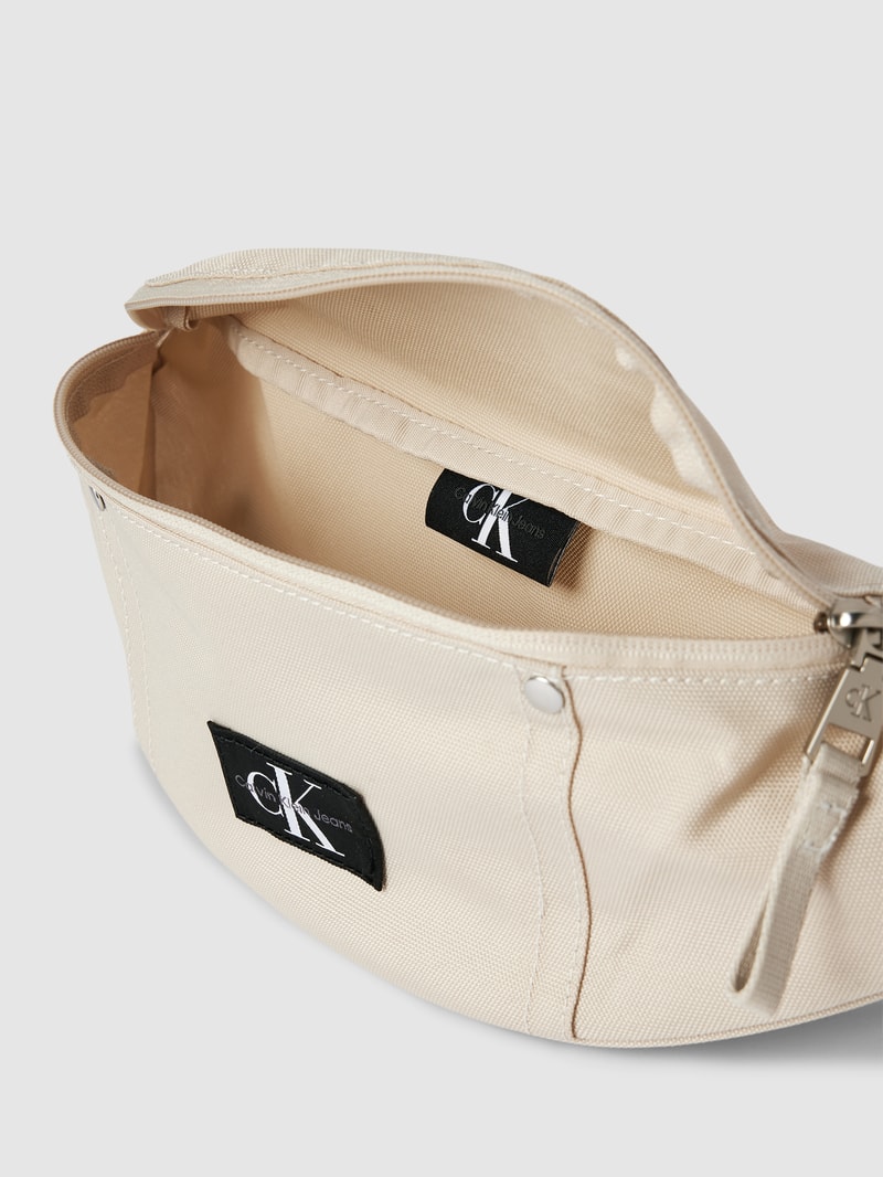 Bauchtasche mit Label-Patch in sand