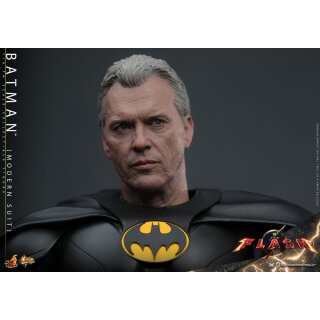 The Flash Movie Masterpiece Actionfigur 1/6 Batman (Modern Suit) 30 cm