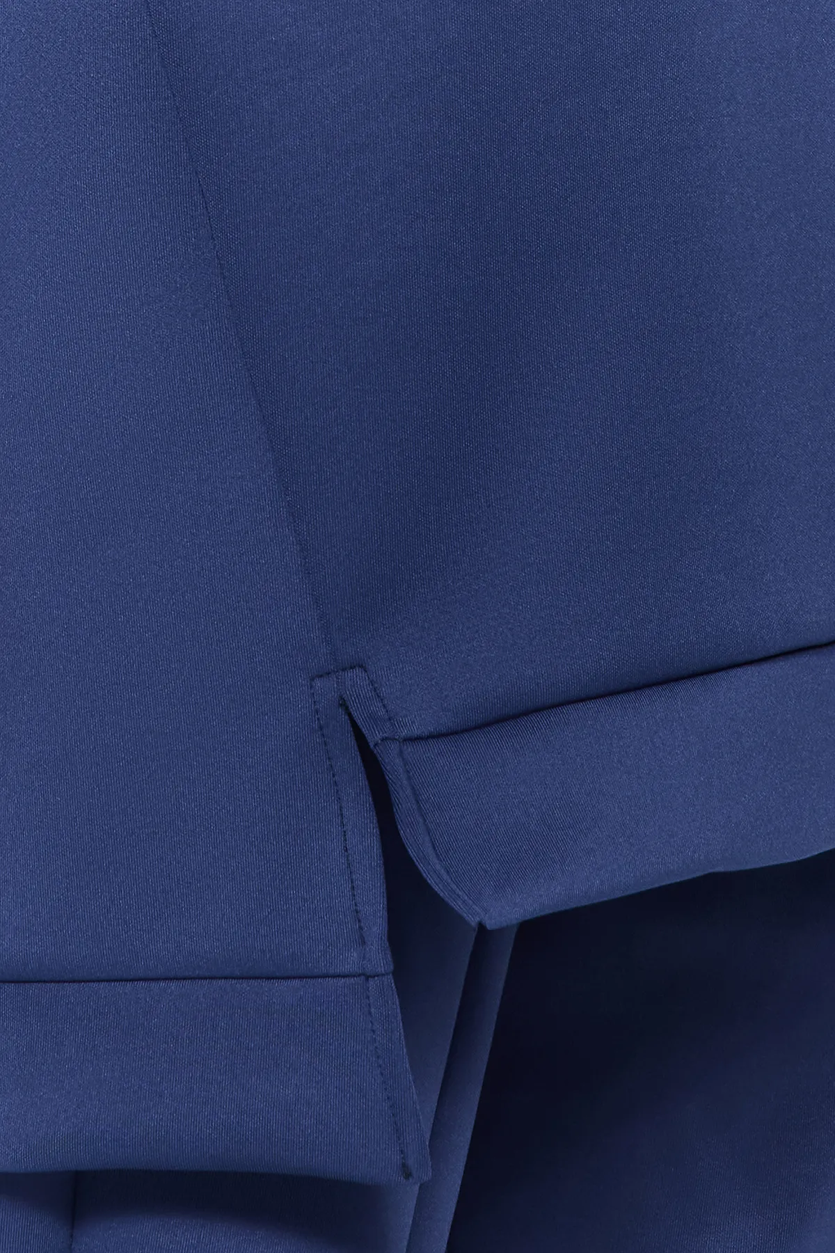 Trendyol Modest  Marineblaues Set aus Oberteil und Unterteil aus Scuba-Tunika und -Hose mit Schlitzdetail TCTAW23US00201