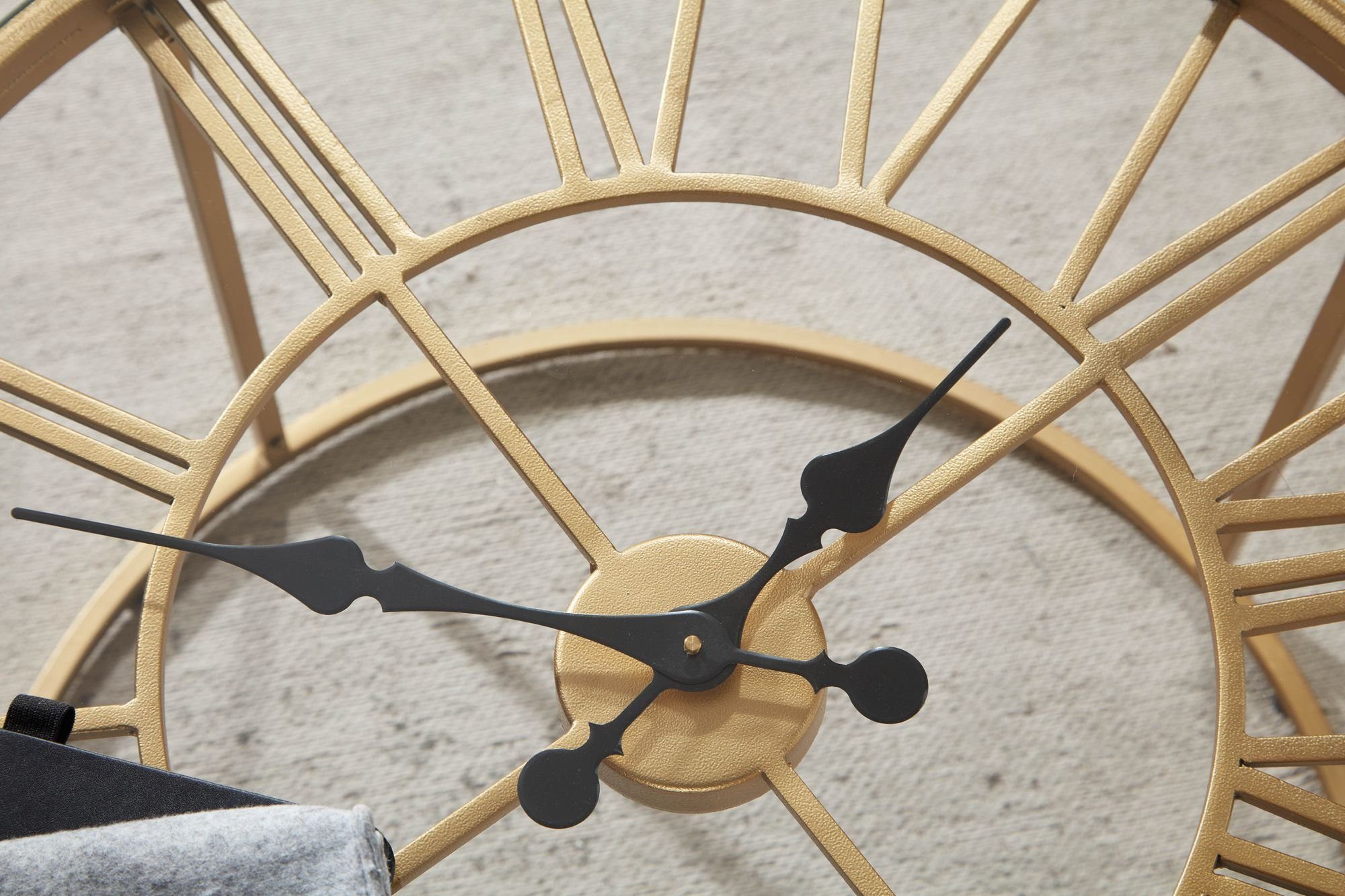 FINEBUY Couchtisch FB41455 (60x60x43 cm Gold, Sofatisch Metall mit Deko-Uhr), Wohnzimmertisch Rund, Beistelltisch Wohnzimmer