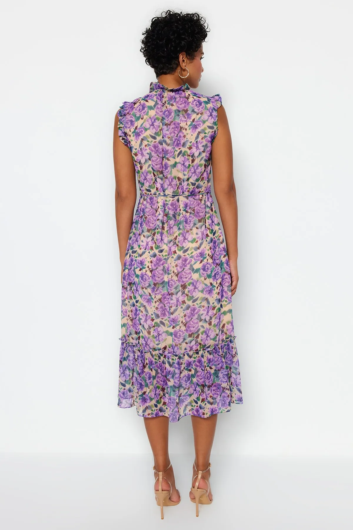 Trendyol Collection  Mehrfarbig gemustertes Midi-Gewebekleid in A-Linie/Glockenform TWOSS23EL01840