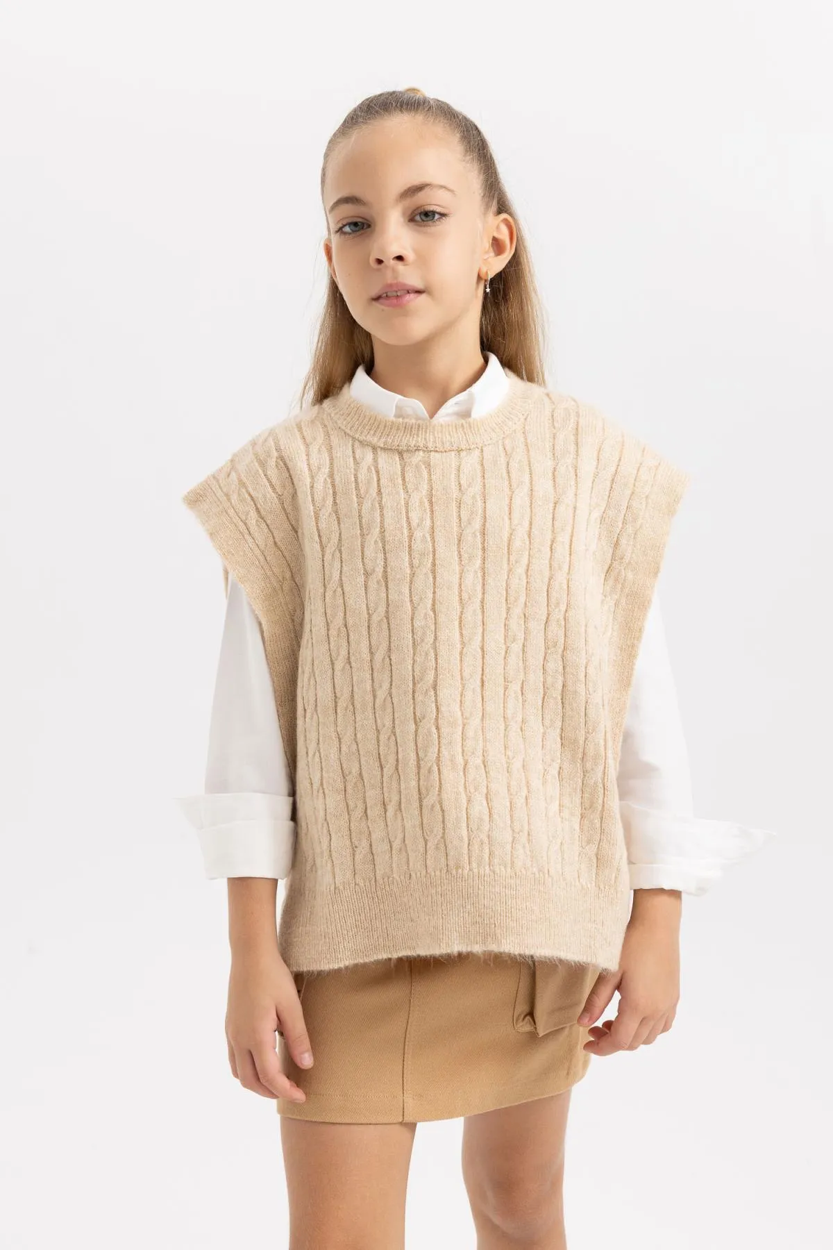 DeFacto  Strickpullover für Mädchen mit normaler Passform und Rundhalsausschnitt