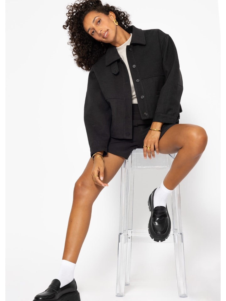SASSYCLASSY Shorts mit Bundfalten in Schwarz günstig kaufen
