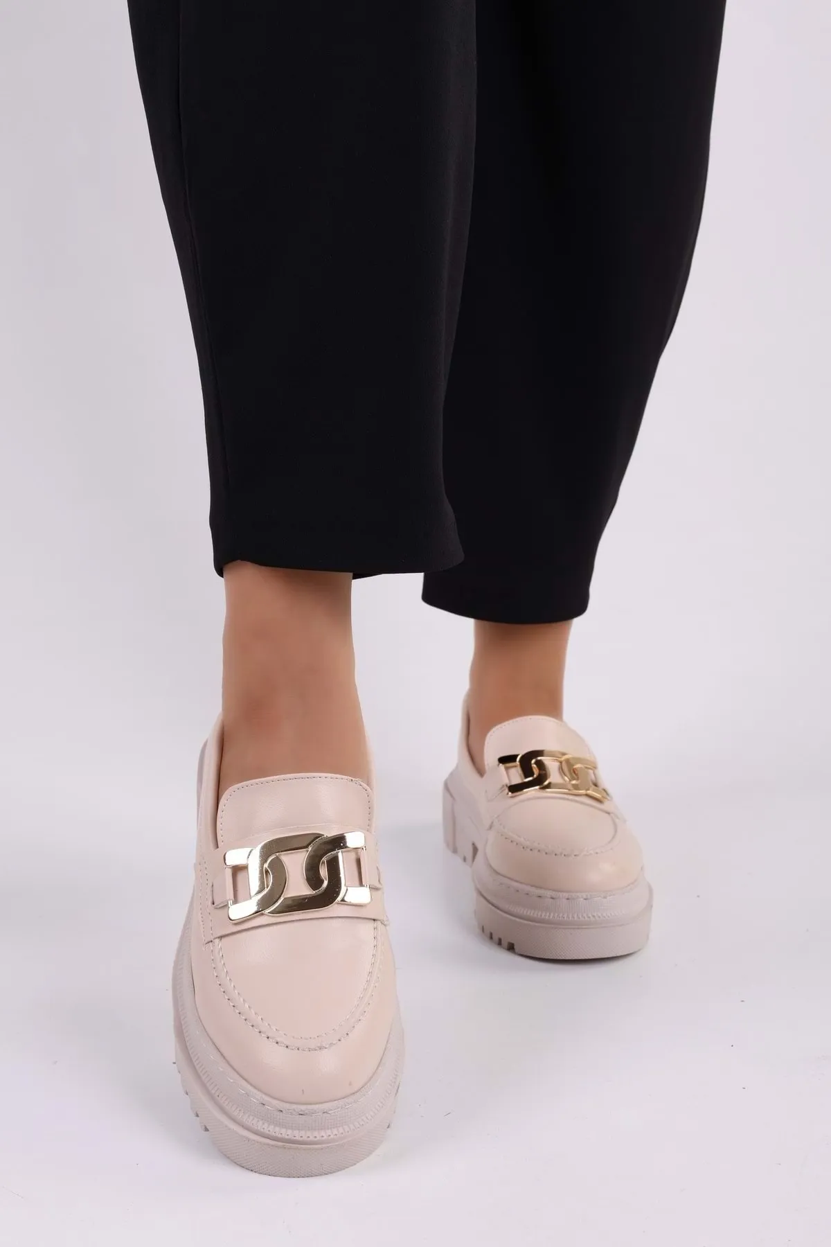 Shoeberry  Damen Nemy Beige Skin Daily Loafer mit dicker Sohle und Schnalle