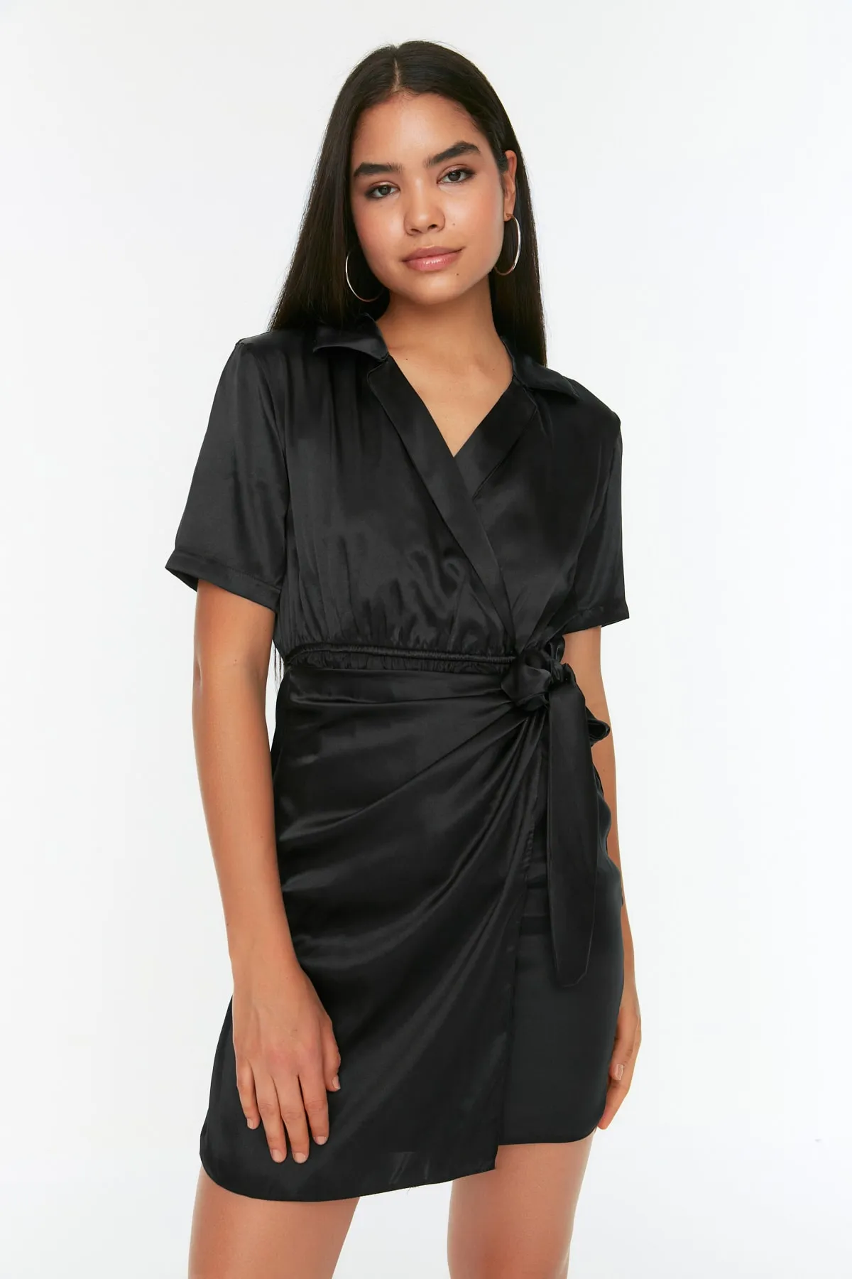 Trendyol Collection  Schwarzes Satin-Webkleid TWOSS22EL0196