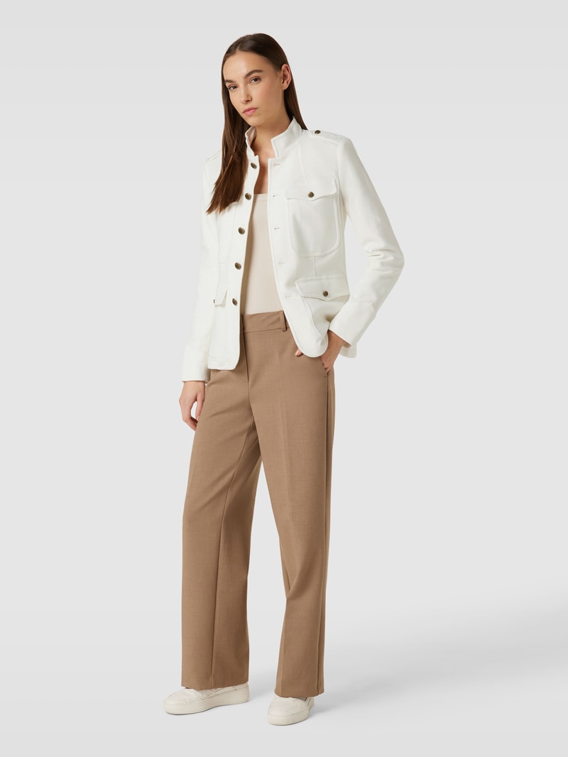 Blazer mit Pattentaschen und Knopfleiste in offwhite