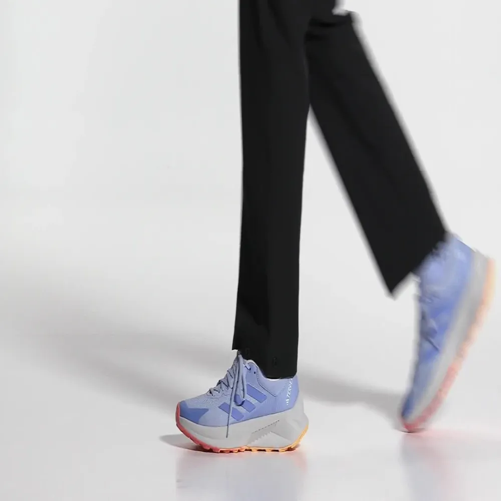 adidas Soulstride Flow W HP5571 / blau