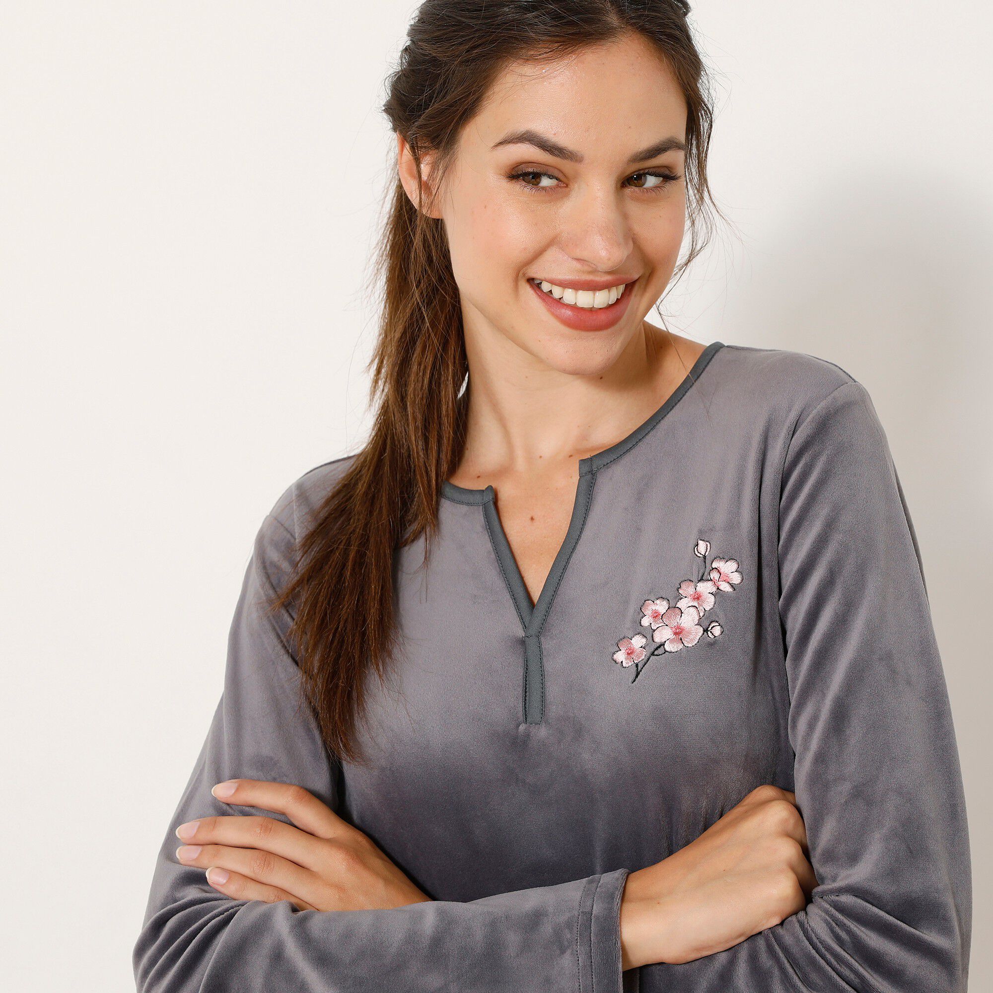 Chemise de nuit velours brodé