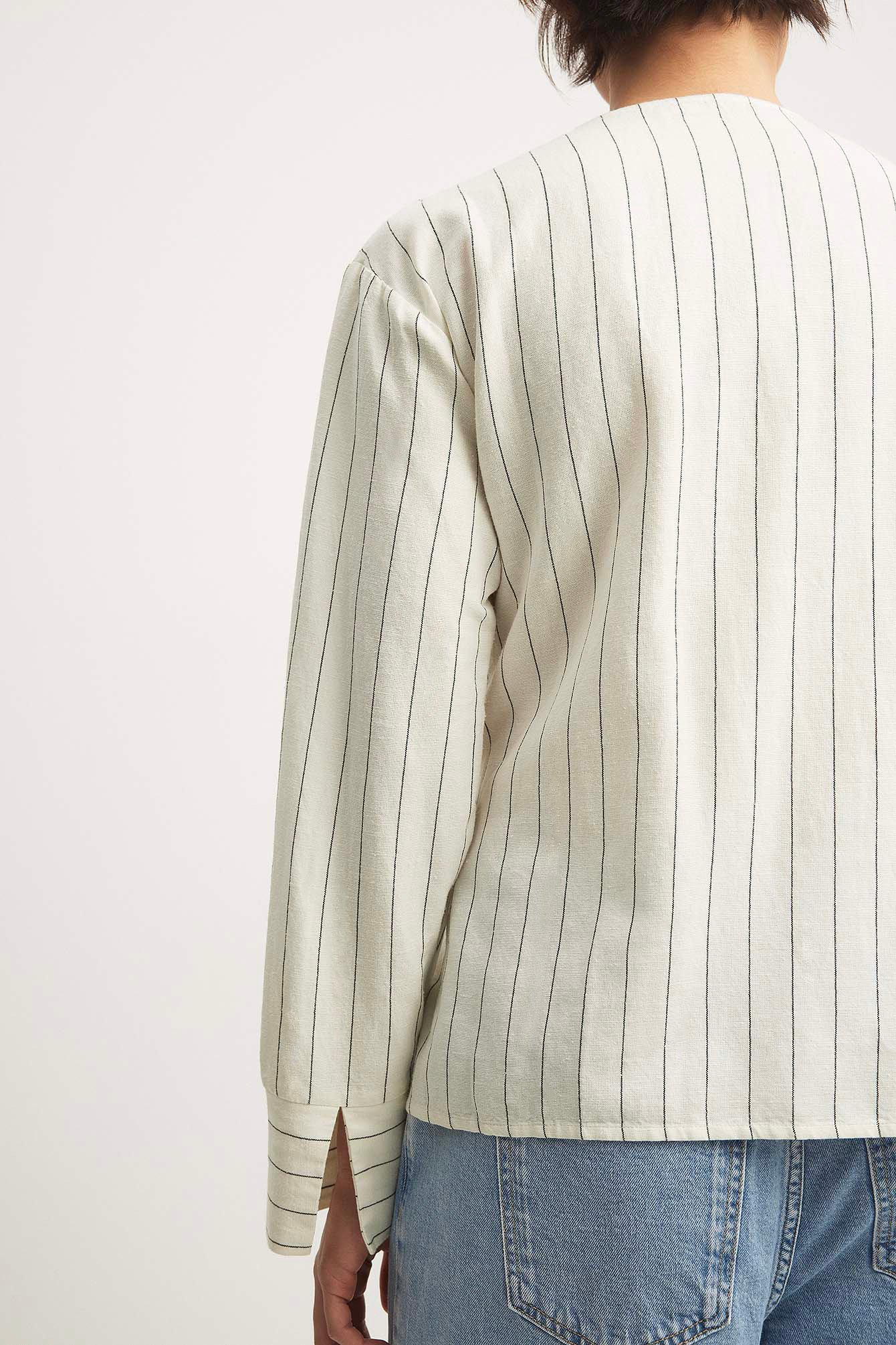 Gestreifte Bluse mit asymmetrischem Binde-Detail