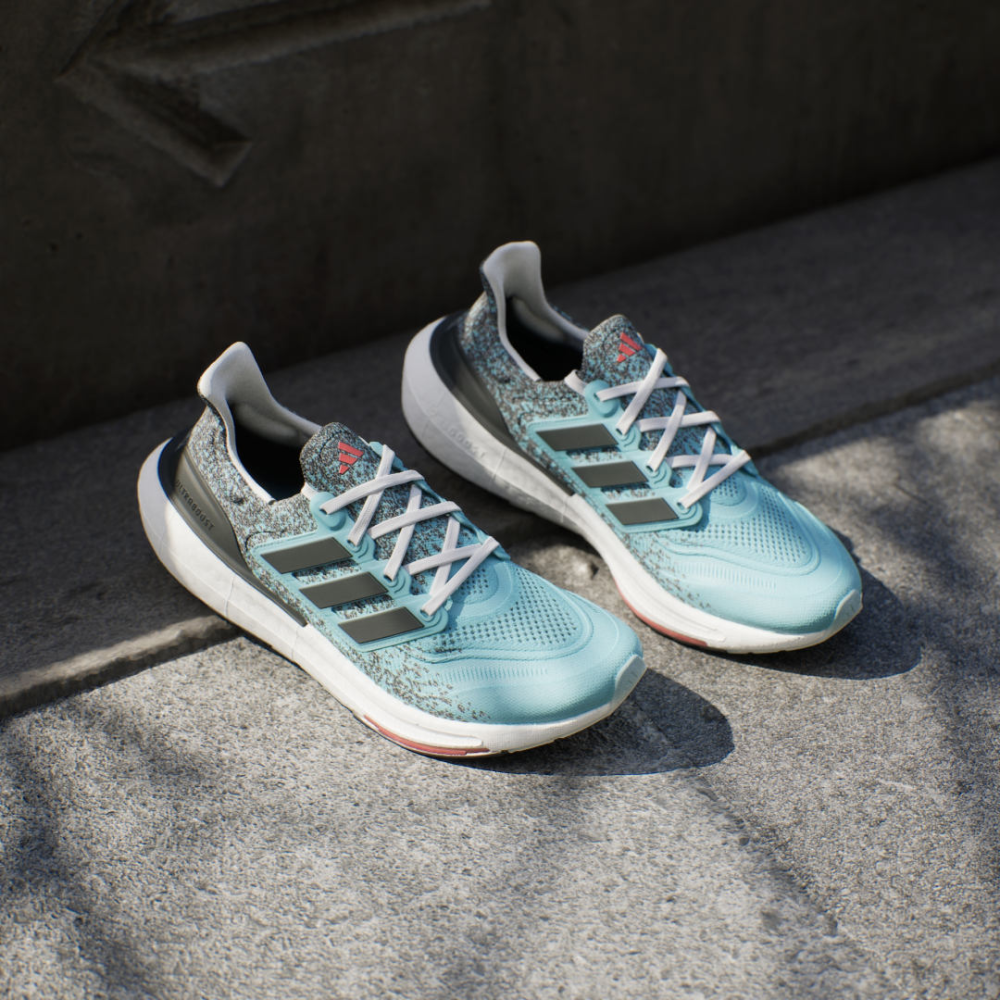 adidas Ultraboost Light IE1694 / blau