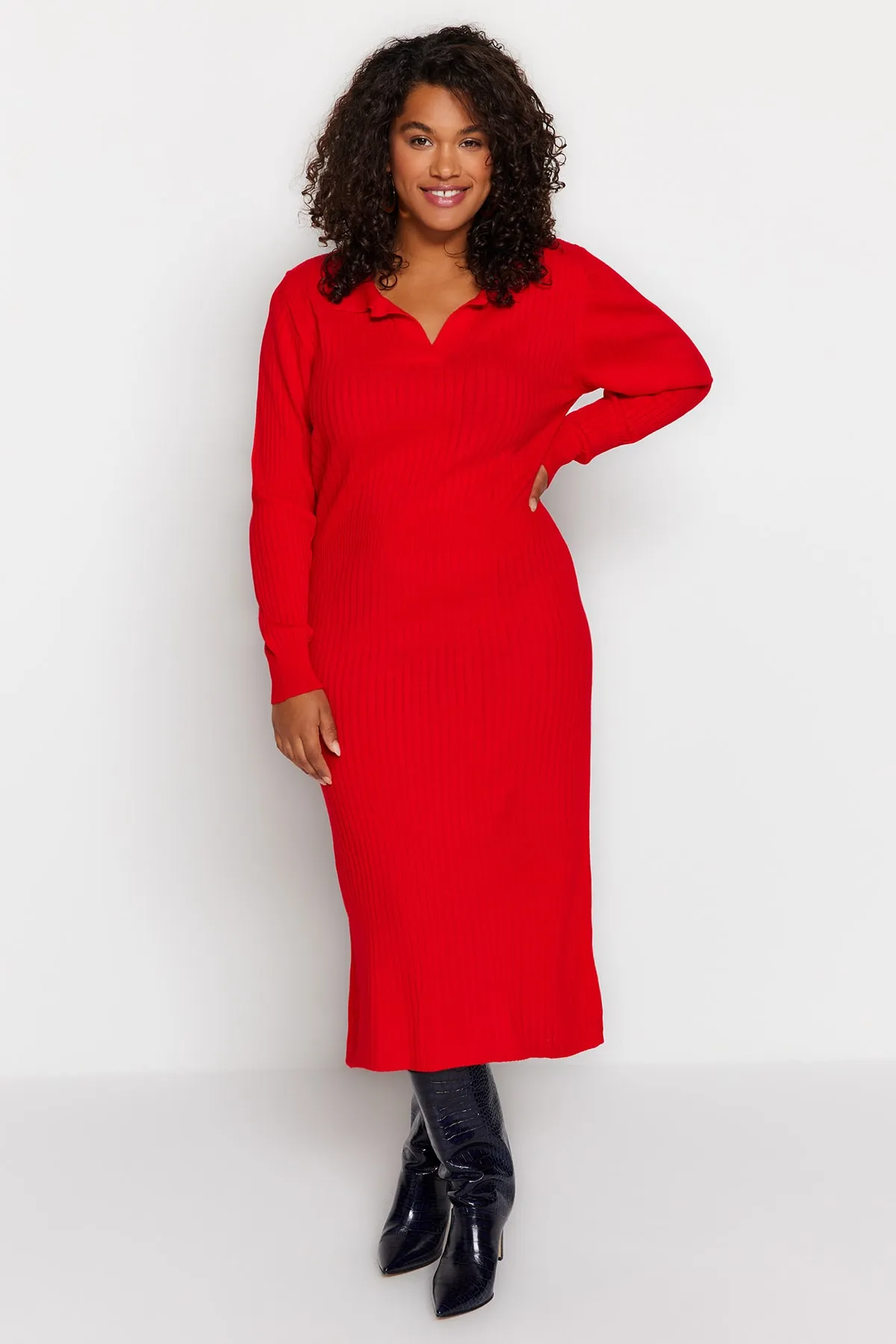 Trendyol Curve  Rotes Strickkleid mit Rollkragen