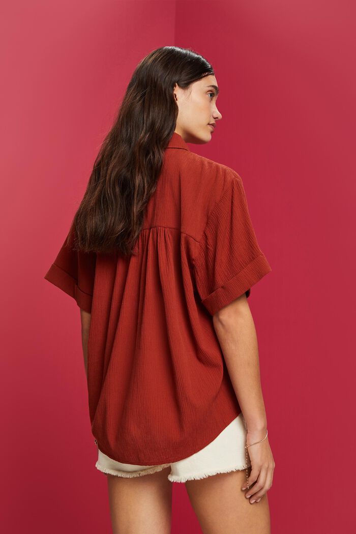 Oversize Hemdbluse in Crinkle-Optik