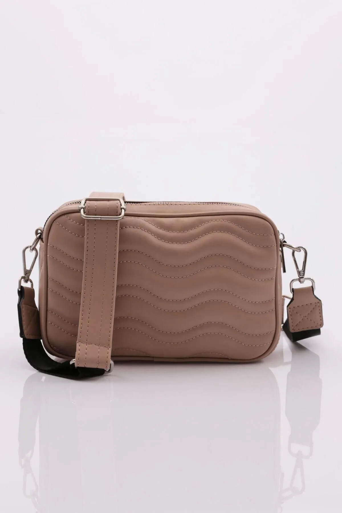 DGN  001 Modell Damen Nerz Crossbody Sporttasche