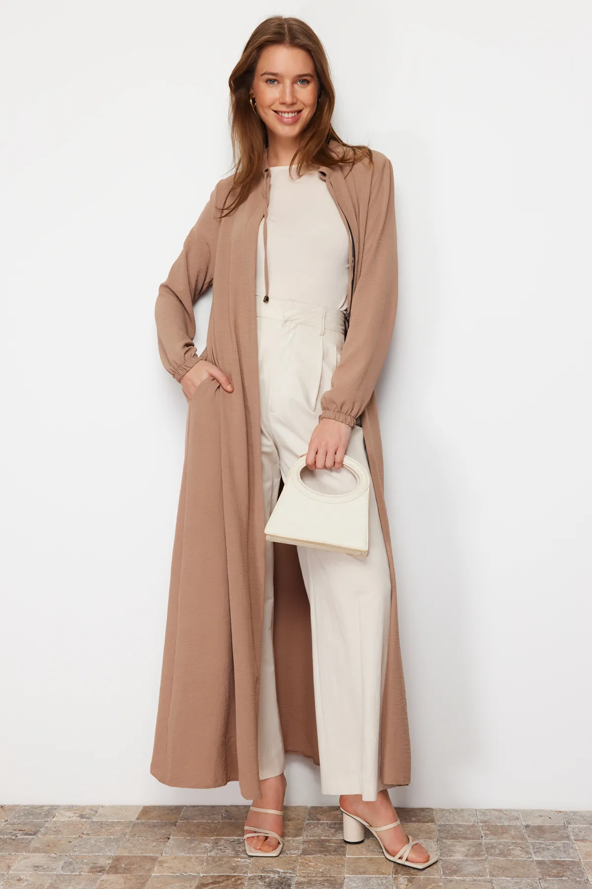 Trendyol Modest  Beige gewebte Kappe & Ferace & Abaya TCTSS24KF00025