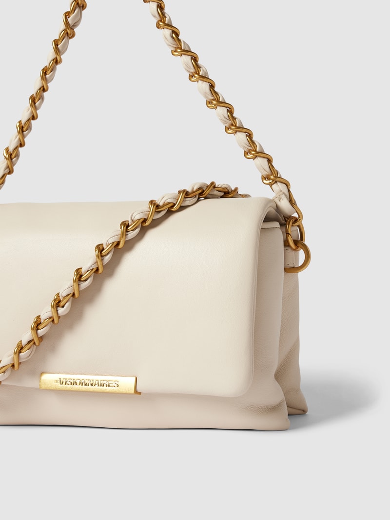 Umhängetasche mit Label-Detail Modell 'MILA' in offwhite