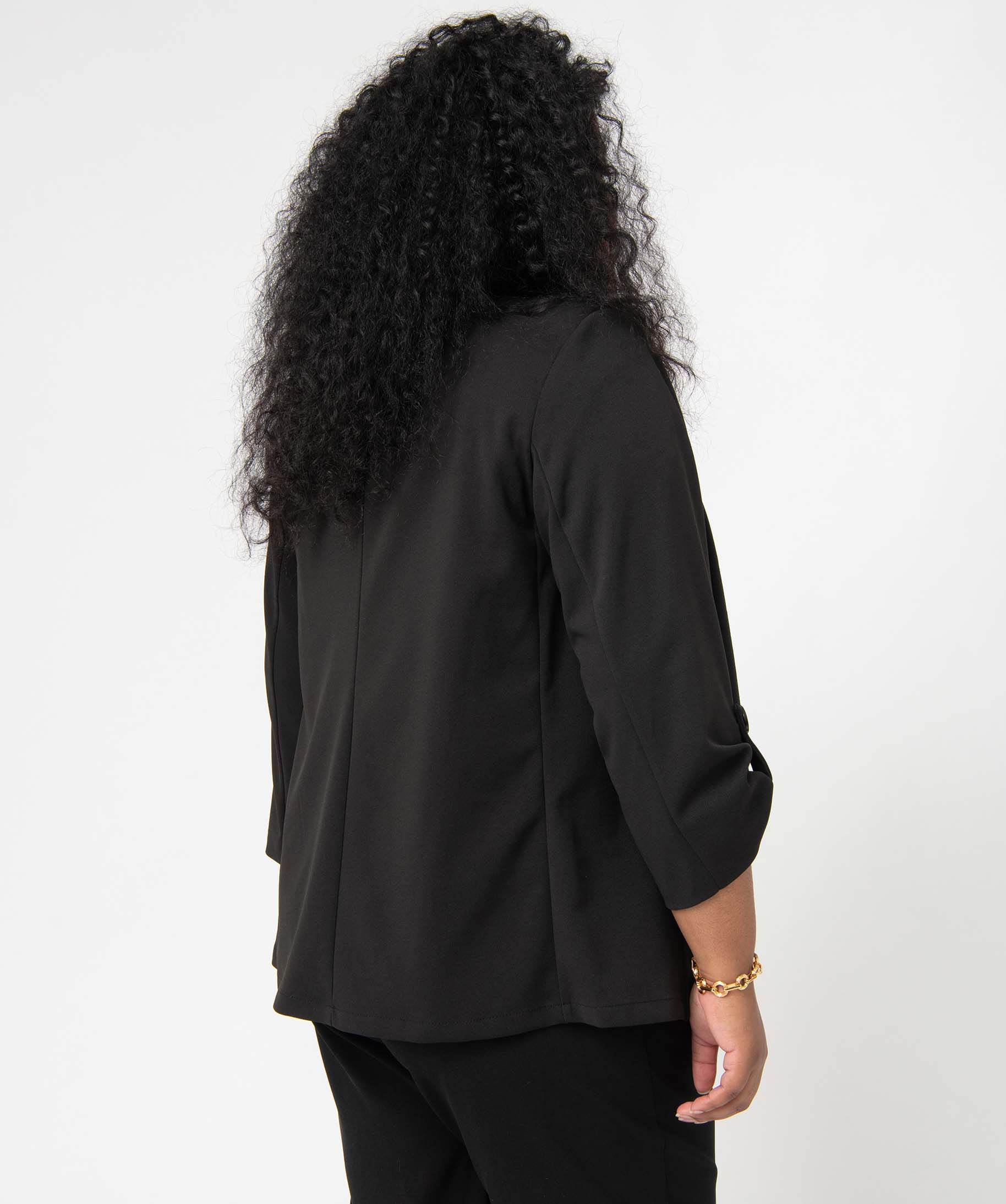 Veste femme grande taille porté ouvert avec manches 3/4 noir | GEMO