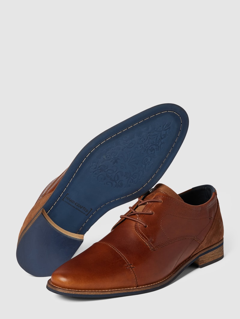 Schnürschuhe mit Label-Details in cognac