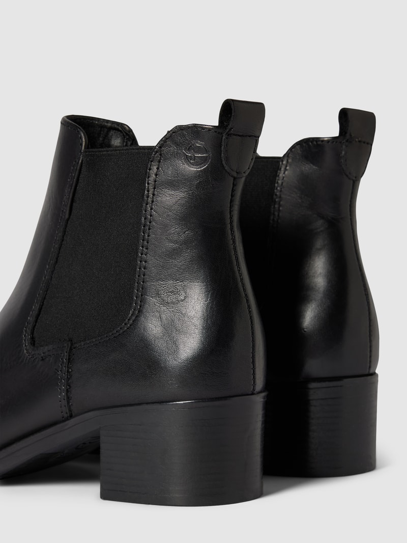 Chelsea Boots mit elastischen Einsätzen in schwarz